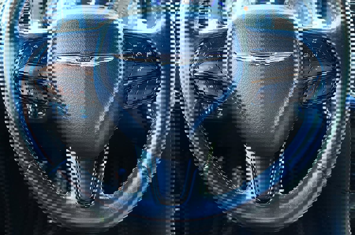 Used 2018 Chrysler 300 S image 54