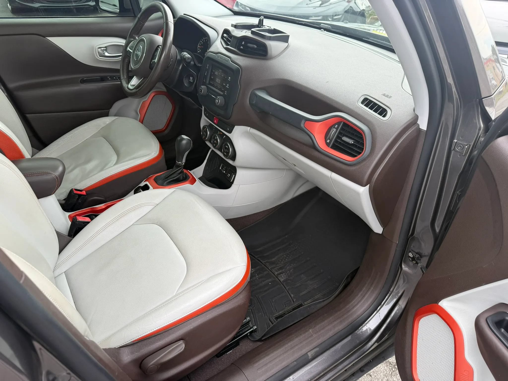 Used 2017 Jeep Renegade Limited FWD image 9
