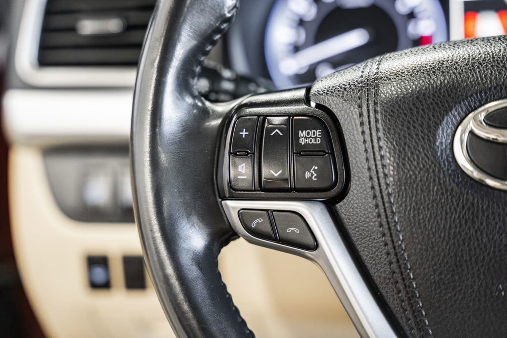 Used 2019 Toyota Highlander XLE image 27