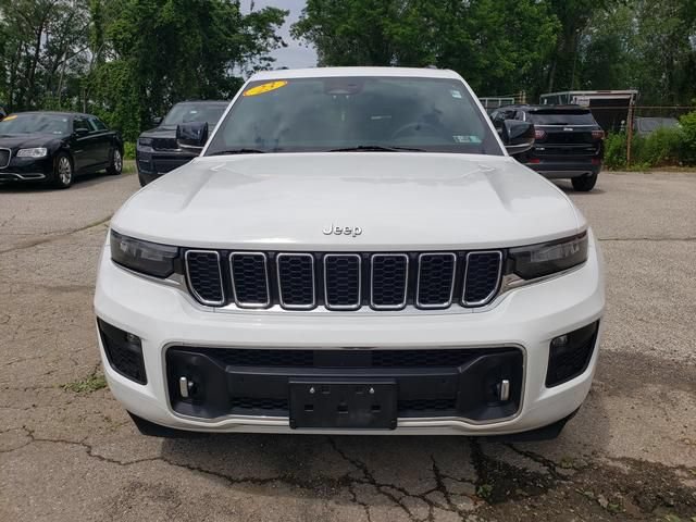 Used 2023 Jeep Grand Cherokee Overland w/ Luxury Tech Group IV AWD/4WD image 9