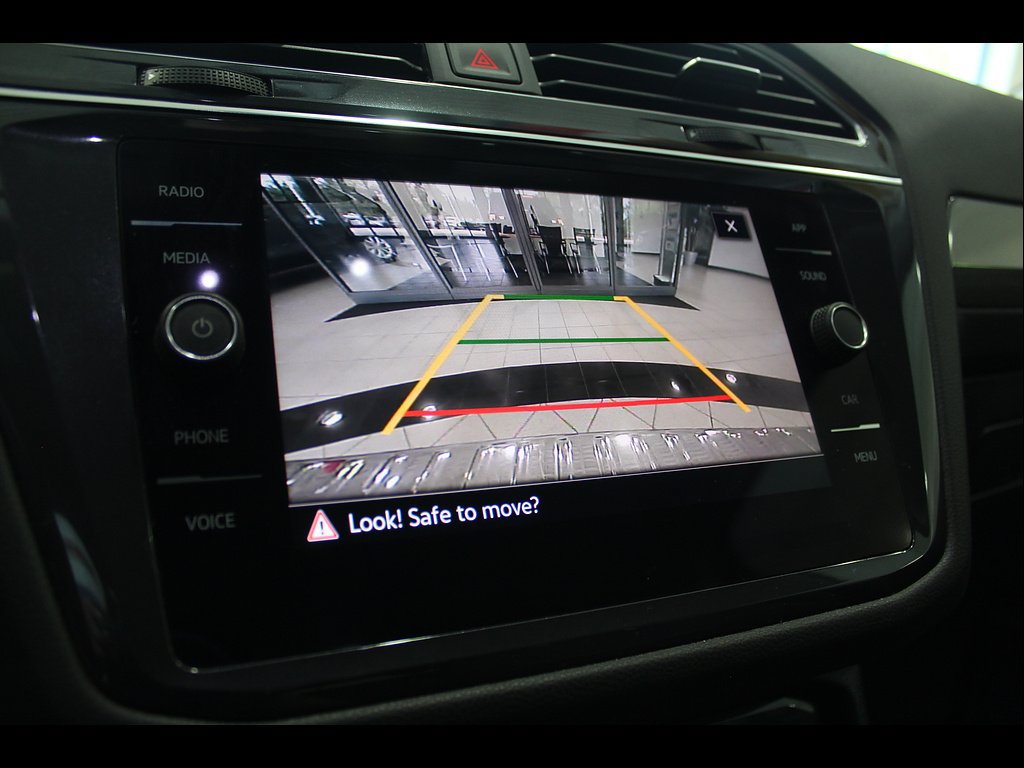 Used 2022 Volkswagen Tiguan SE AWD/4WD image 26