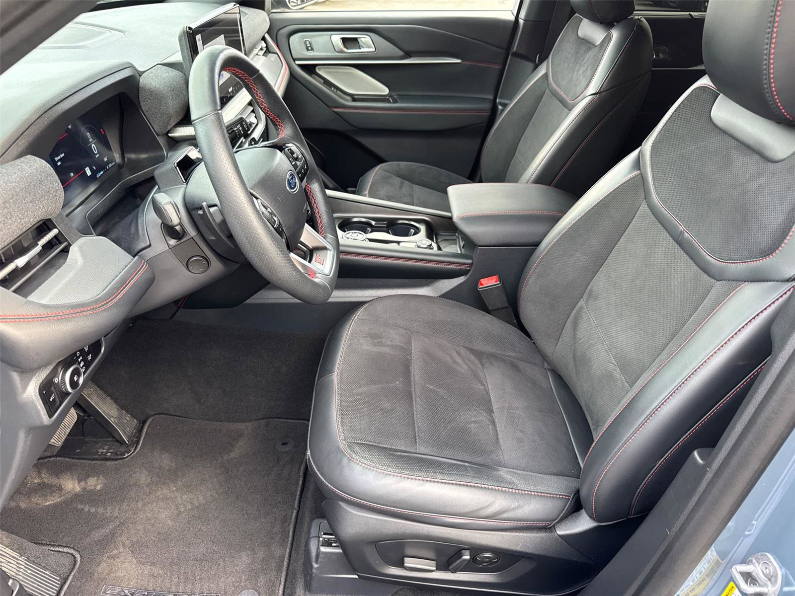 Used 2025 Ford Explorer ST image 26