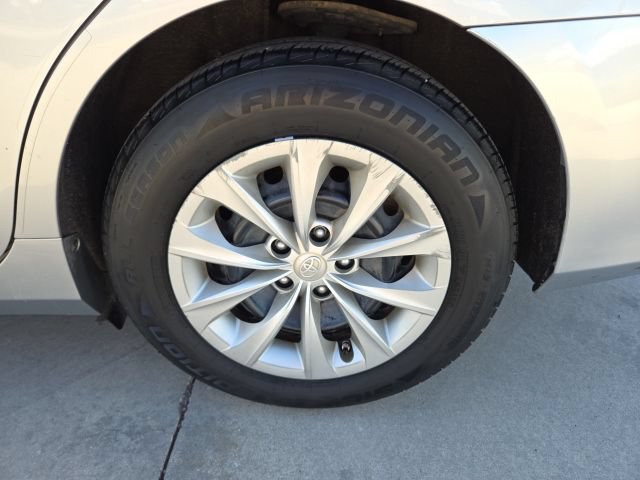 Used 2017 Toyota Camry LE FWD image 11