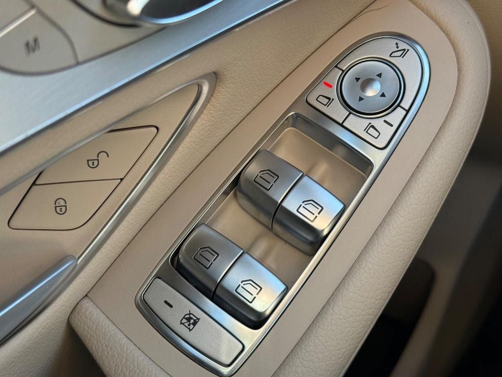 Used 2022 Mercedes-Benz GLC 300 4MATIC image 21