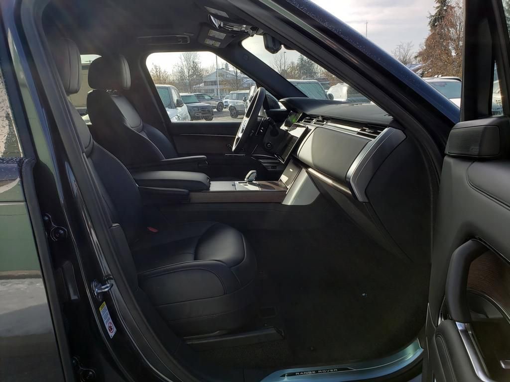 New 2025 Land Rover Range Rover SE image 17