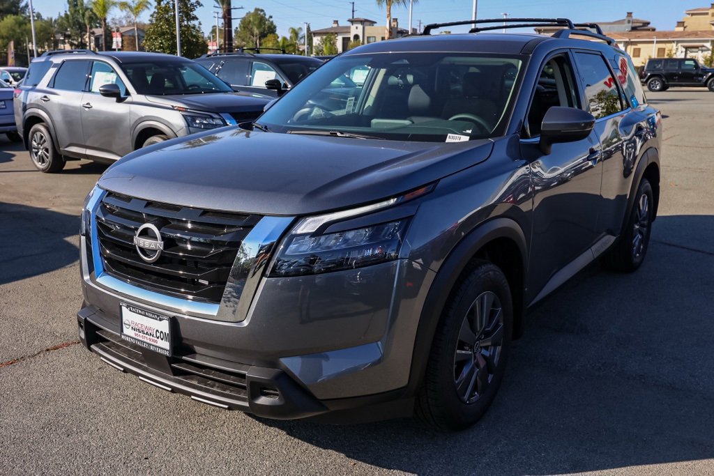 New 2025 Nissan Pathfinder SV image 8