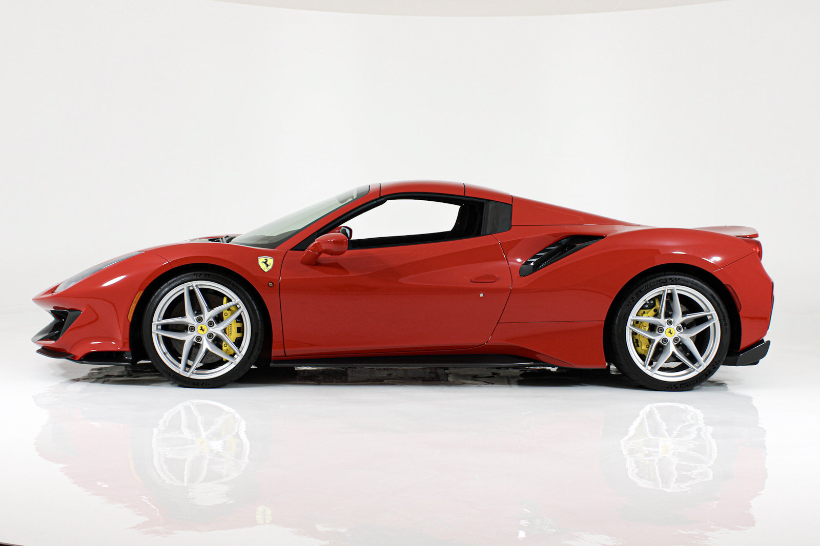 Certified 2019 Ferrari 488 Pista Spider RWD image 5