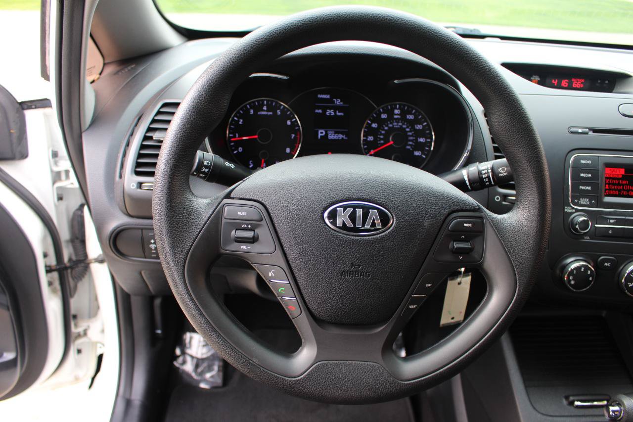 Used 2016 Kia Forte LX FWD image 18