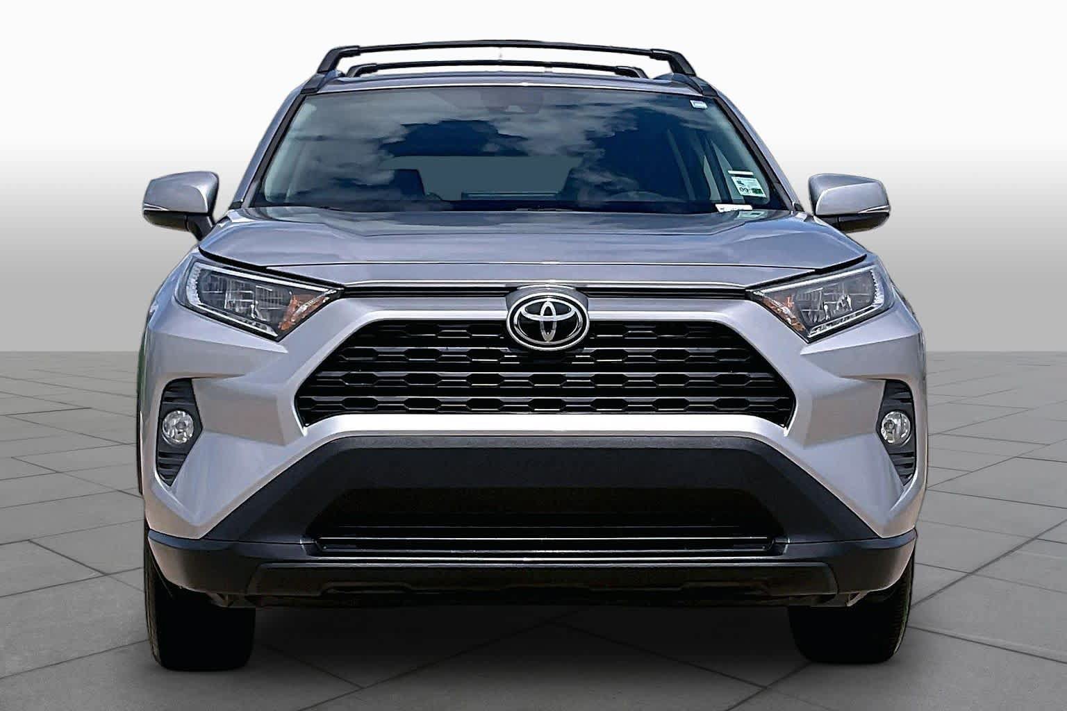 Used 2021 Toyota RAV4 XLE w/ Convenience Package FWD image 4