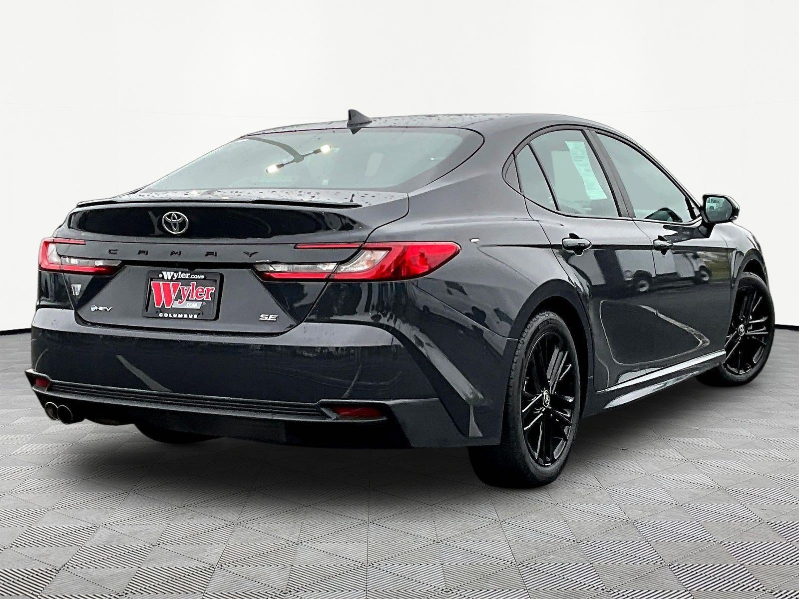 Used 2025 Toyota Camry SE FWD image 6