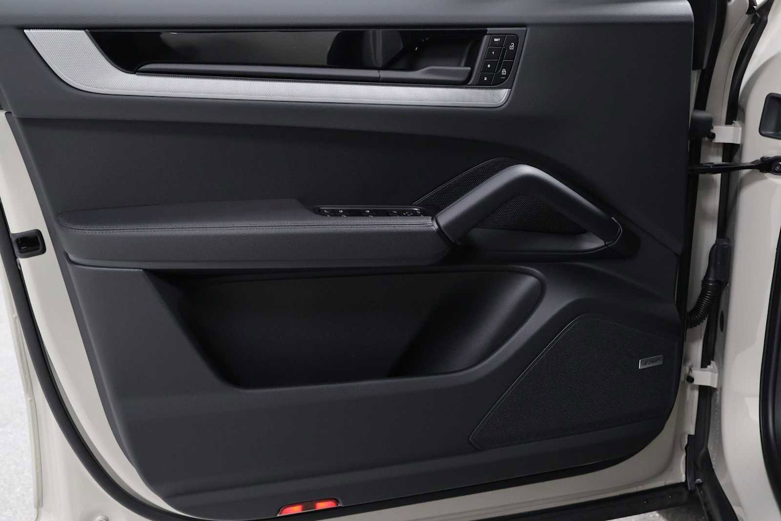 New 2026 Porsche Cayenne Coupe AWD/4WD image 16