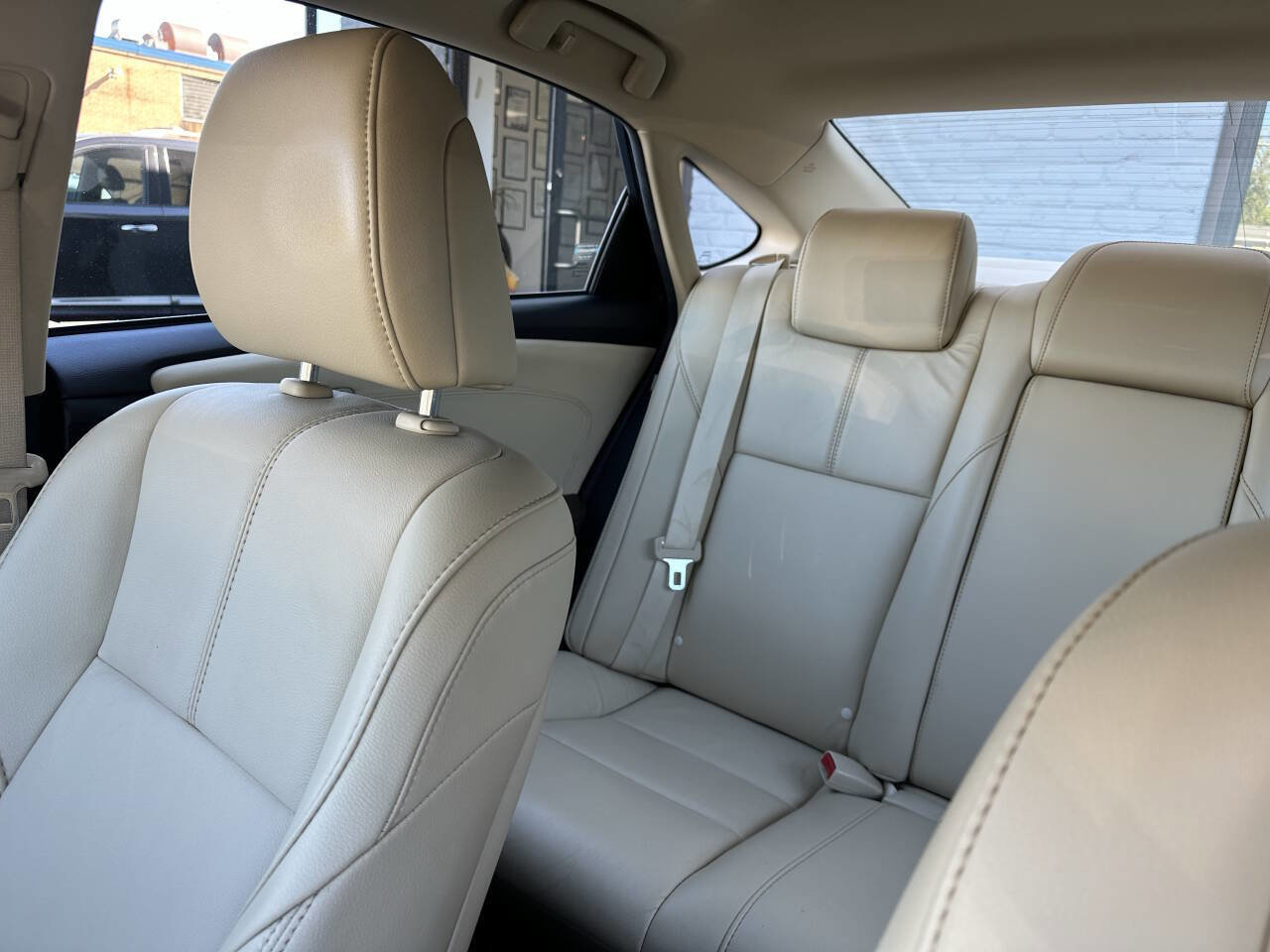Used 2016 Toyota Avalon Limited image 10