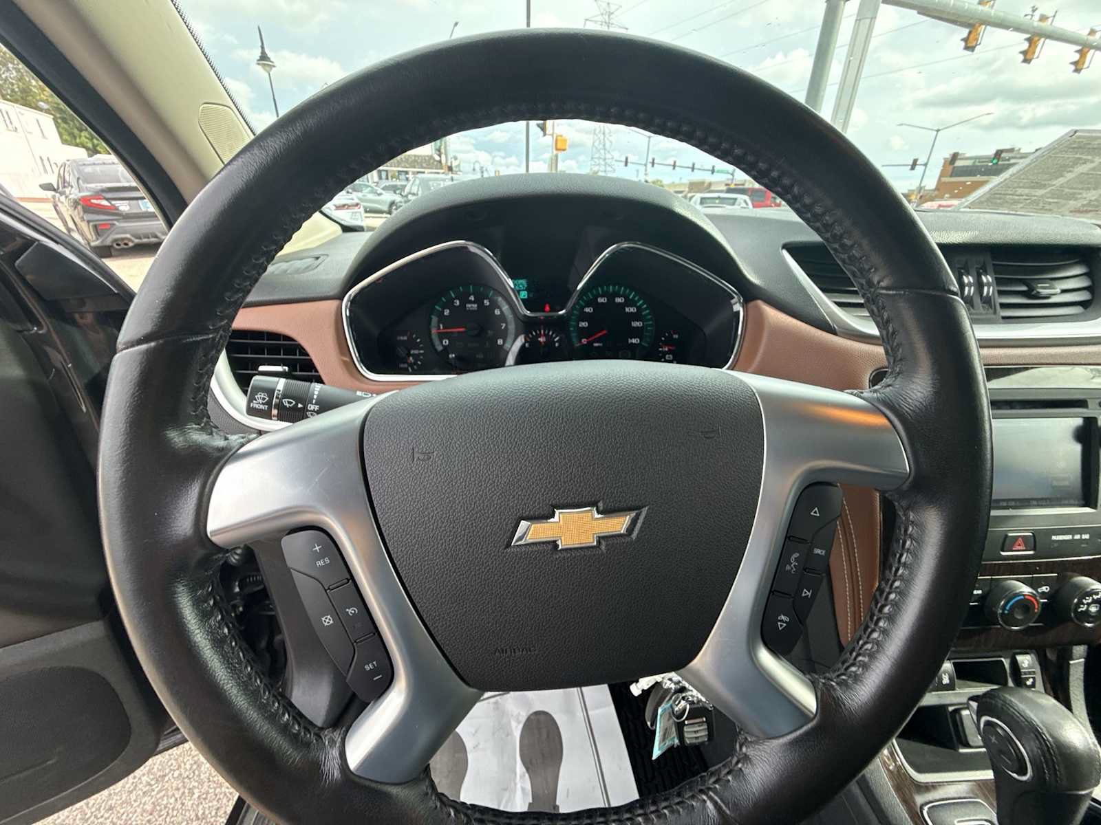Used 2015 Chevrolet Traverse LT w/ Style and Technology Package FWD image 11