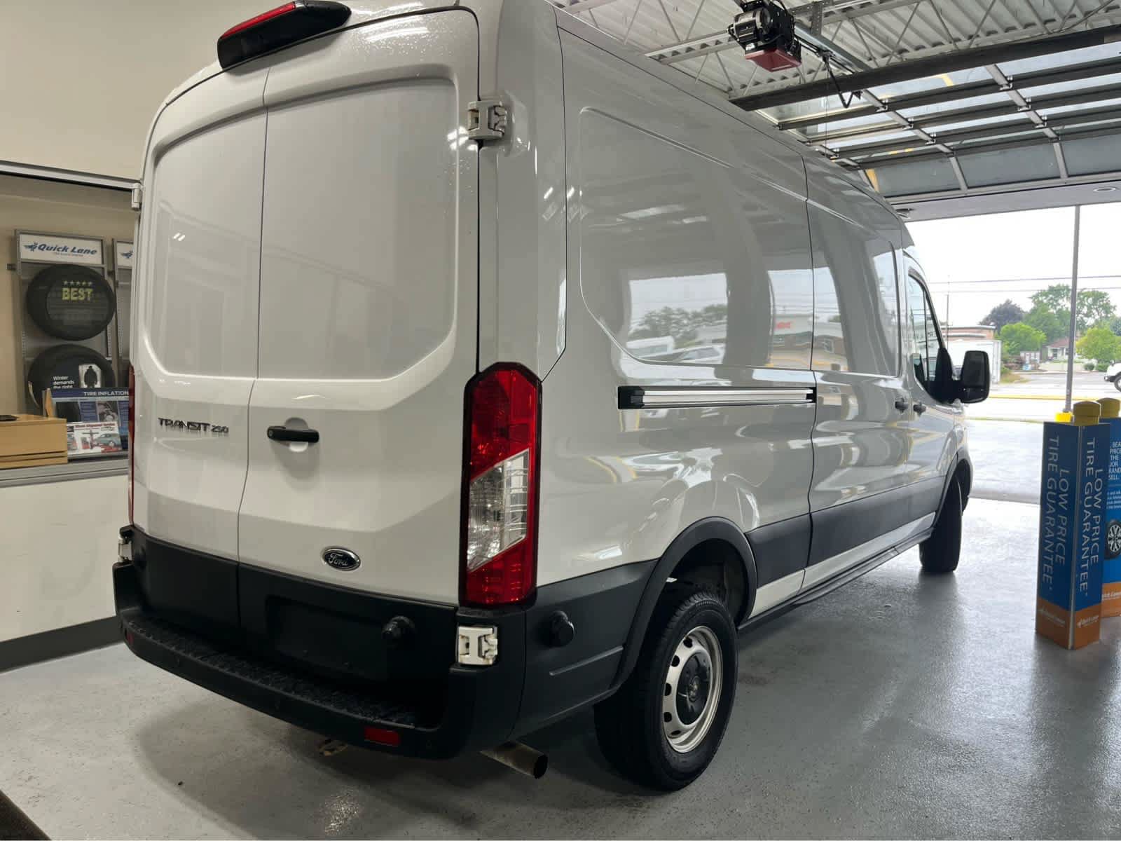 Used 2024 Ford Transit 250 148 Medium Roof RWD image 8