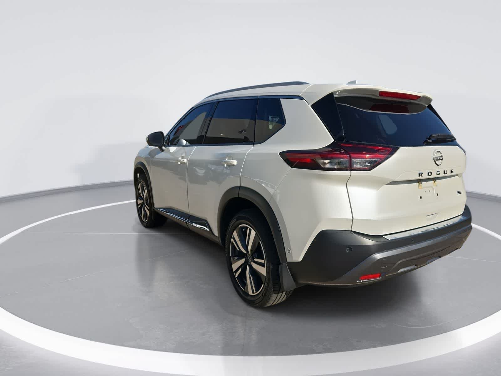 Used 2023 Nissan Rogue SL w/ SL Premium Package FWD image 6