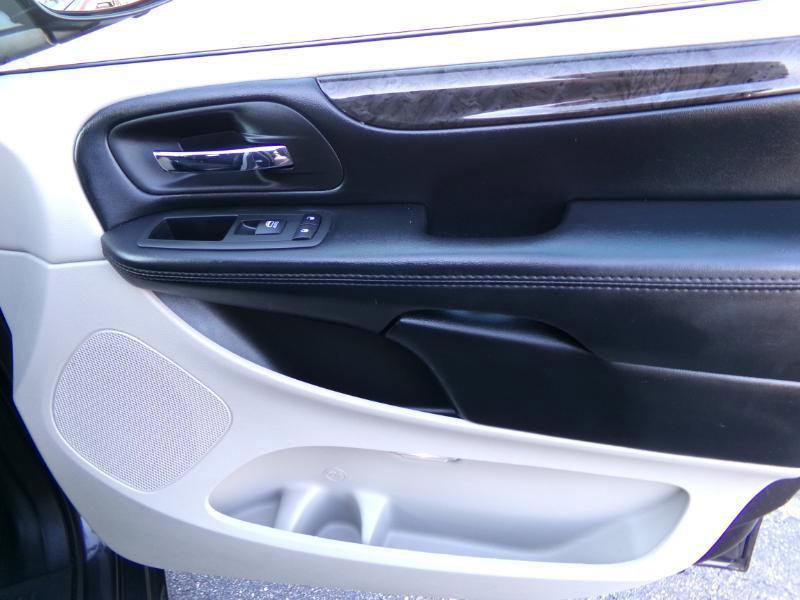Used 2019 Dodge Grand Caravan SE w/ UConnect Hands-Free Group FWD image 26
