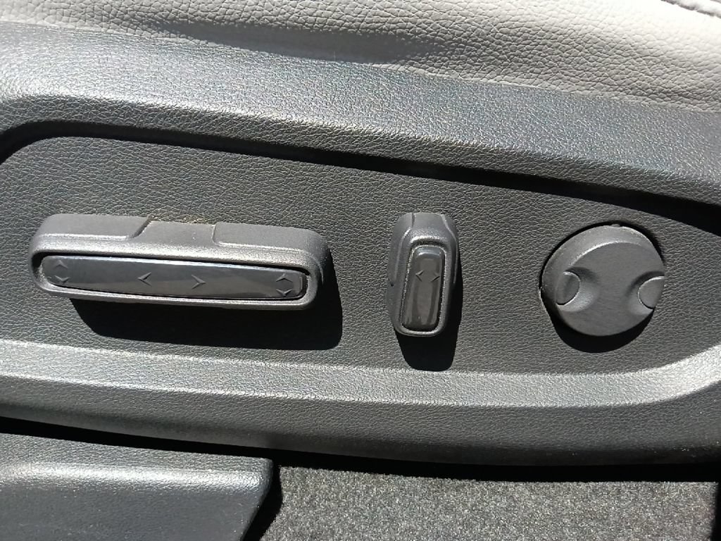 Used 2025 Honda Pilot EX-L image 16