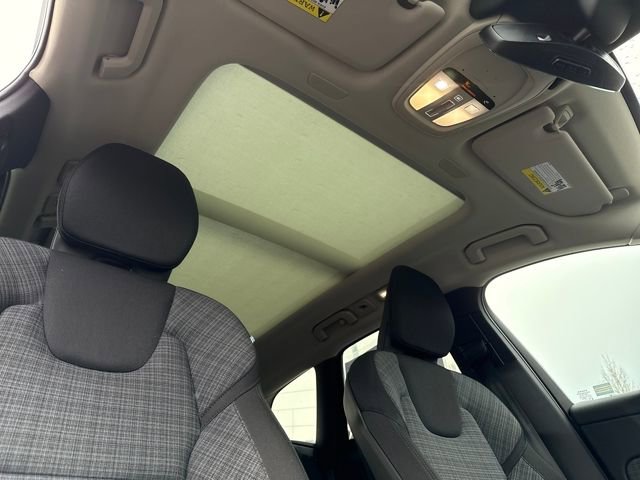 Used 2022 Volvo XC60 B5 Momentum image 27