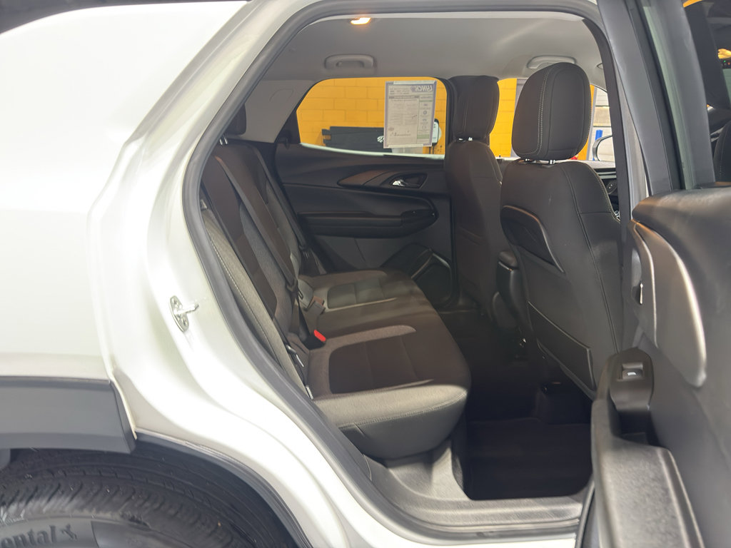 Used 2025 Chevrolet TrailBlazer LT AWD/4WD image 19