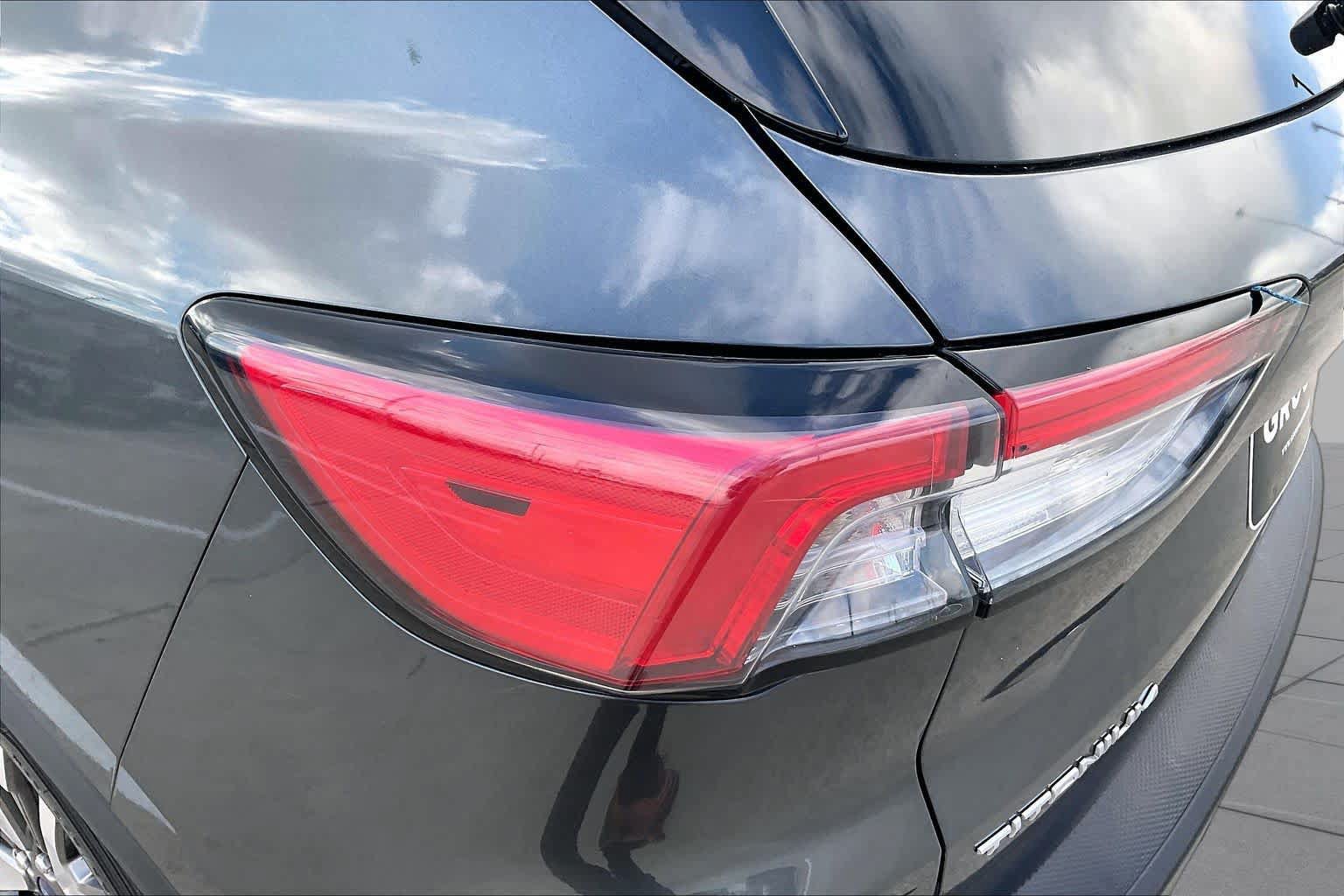 Used 2020 Ford Escape Titanium FWD image 27