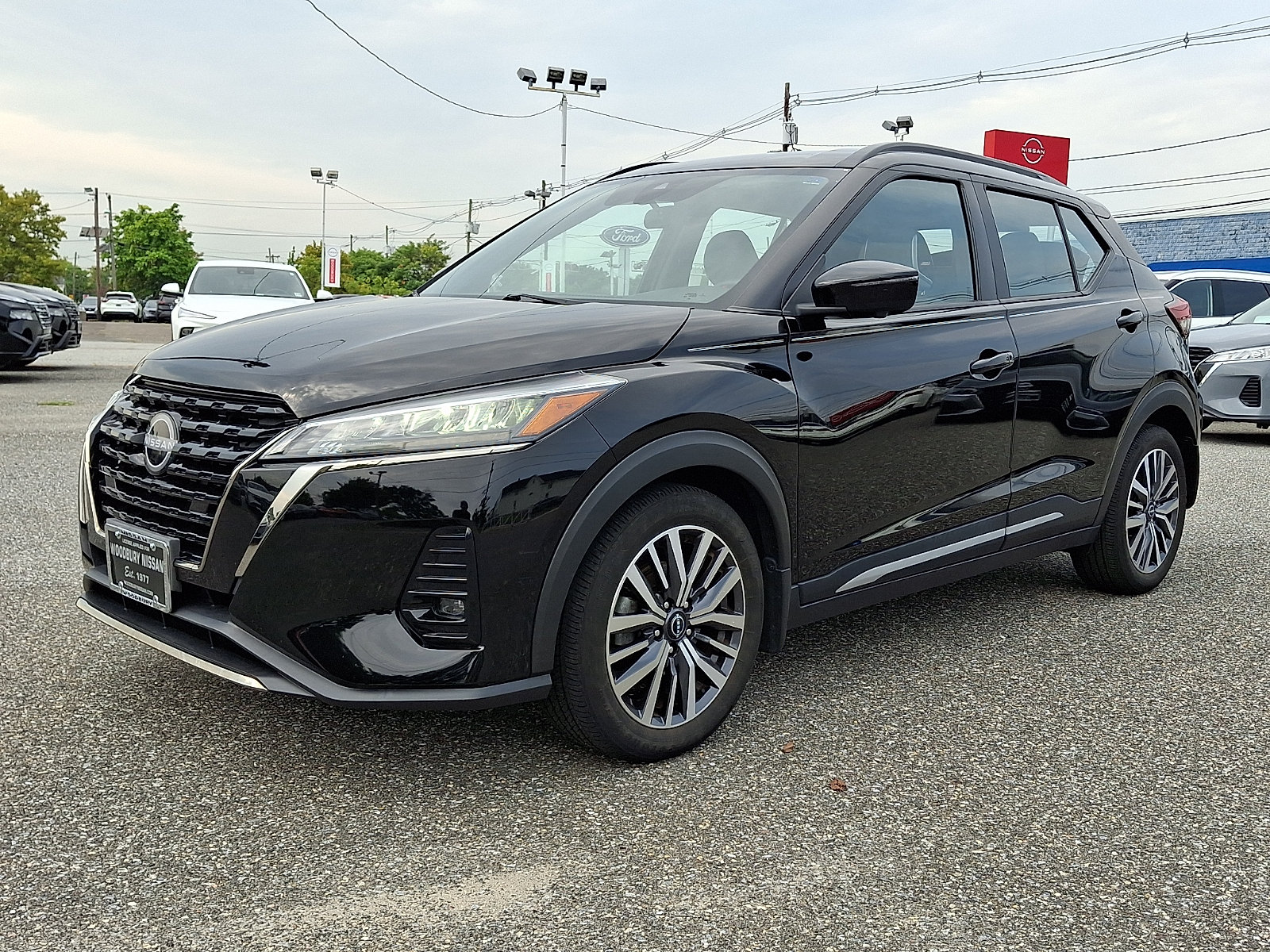 Certified 2023 Nissan Kicks SR w/ SR Premium Package FWD image 3
