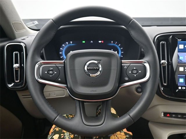 Used 2024 Volvo XC40 B5 Plus w/ Protection Package Premier image 23