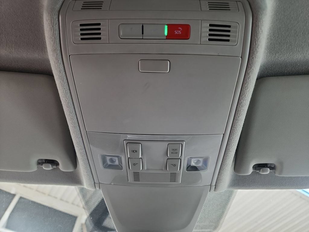 Used 2024 Volkswagen Tiguan SE AWD/4WD image 33