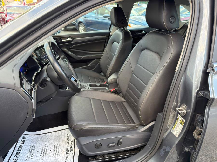 Used 2024 Volkswagen Jetta SE FWD image 14