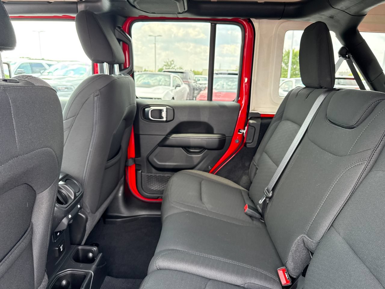 Used 2022 Jeep Wrangler Unlimited Sahara AWD/4WD image 12