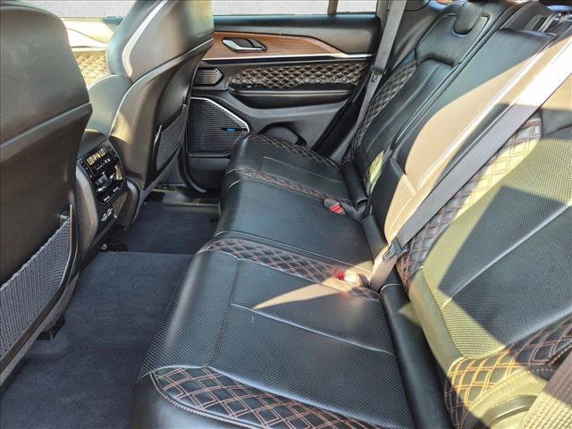 Used 2022 Jeep Grand Cherokee Summit AWD/4WD image 18