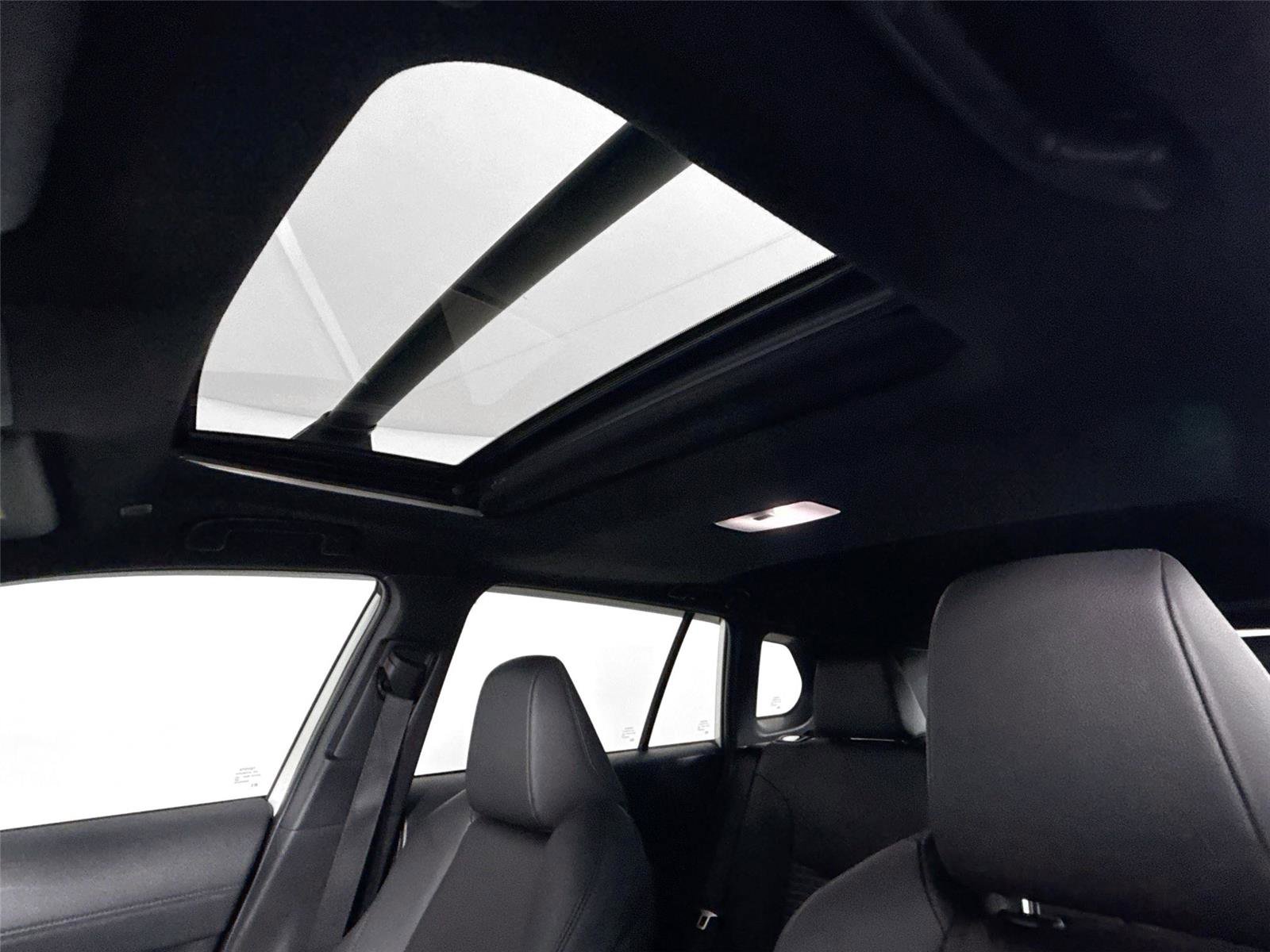 Used 2024 Toyota Corolla Cross XSE w/ Convenience Package image 6