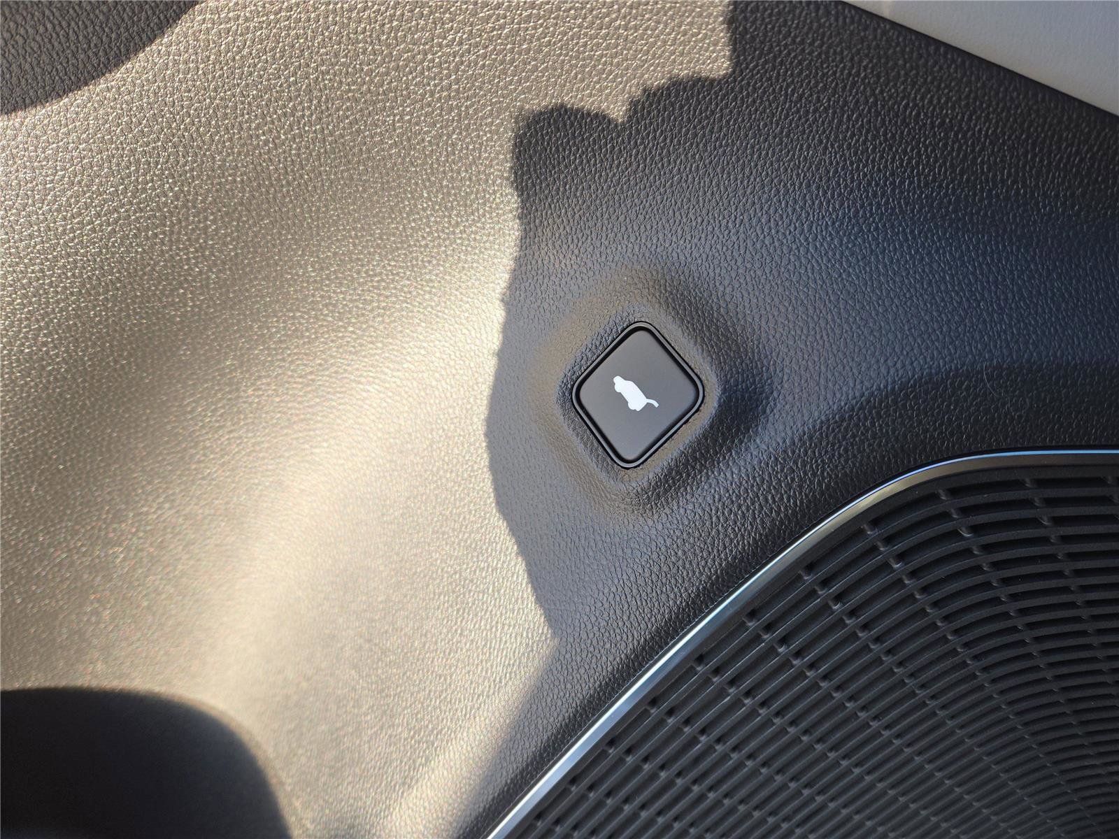 New 2026 Acura MDX SH-AWD w/Advance image 16