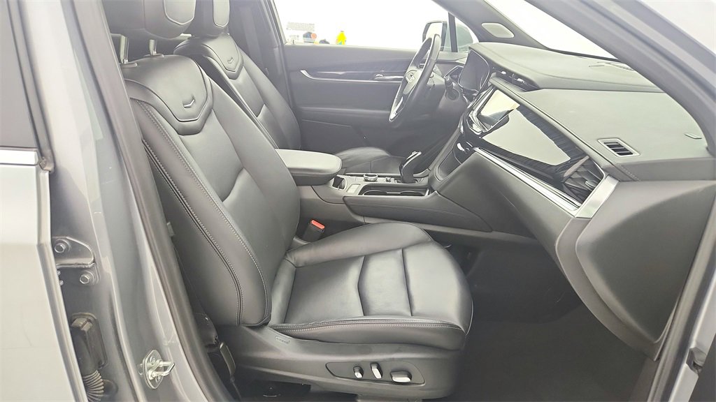 Used 2025 Cadillac XT6 Premium Luxury image 34