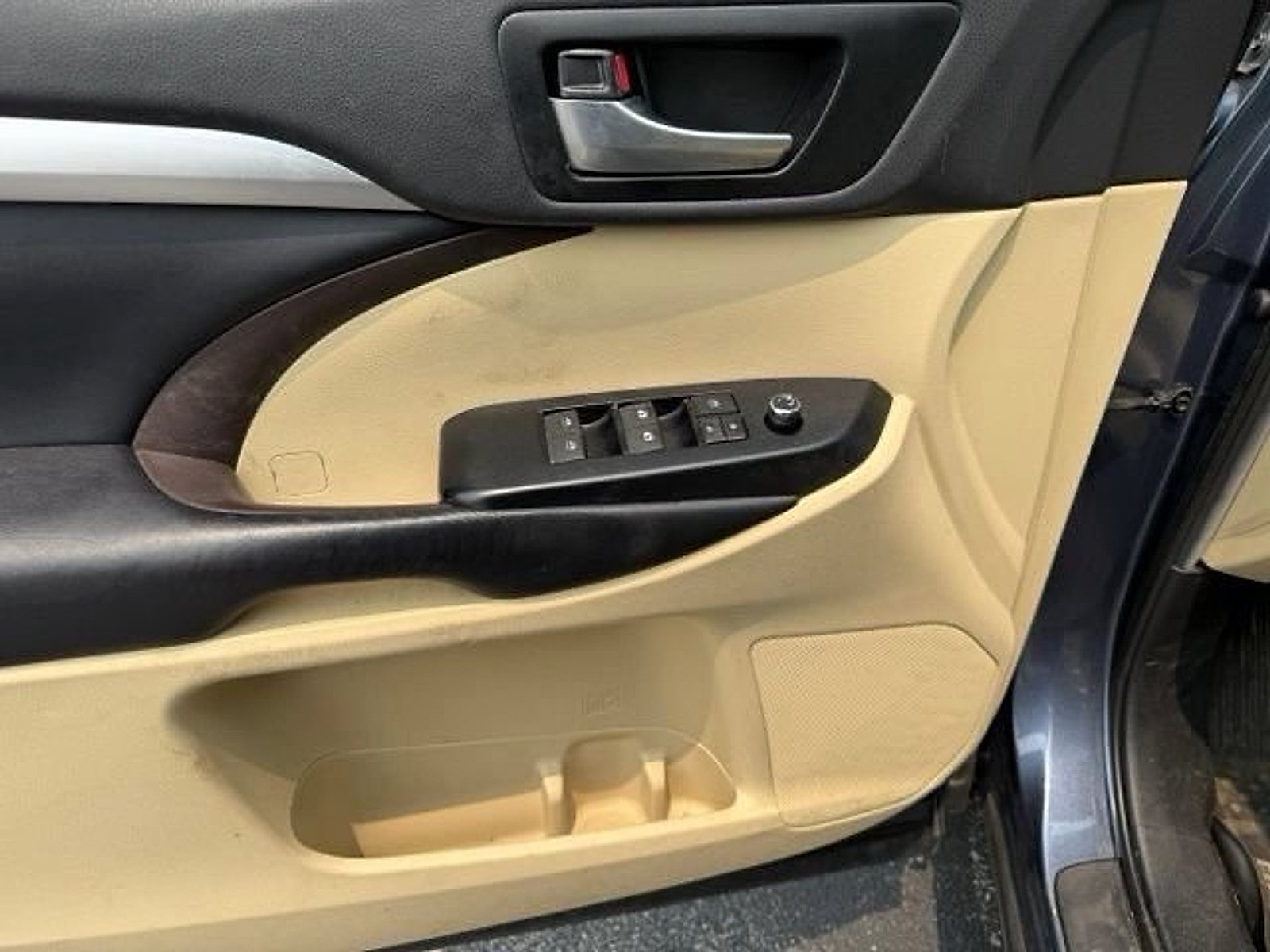 Used 2019 Toyota Highlander XLE AWD/4WD image 26