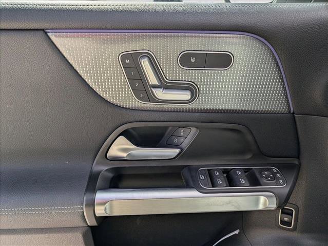 Used 2023 Mercedes-Benz EQB 300 4MATIC image 17