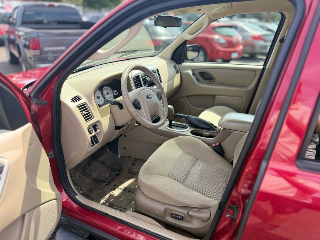 Used 2006 Ford Escape XLT image 10