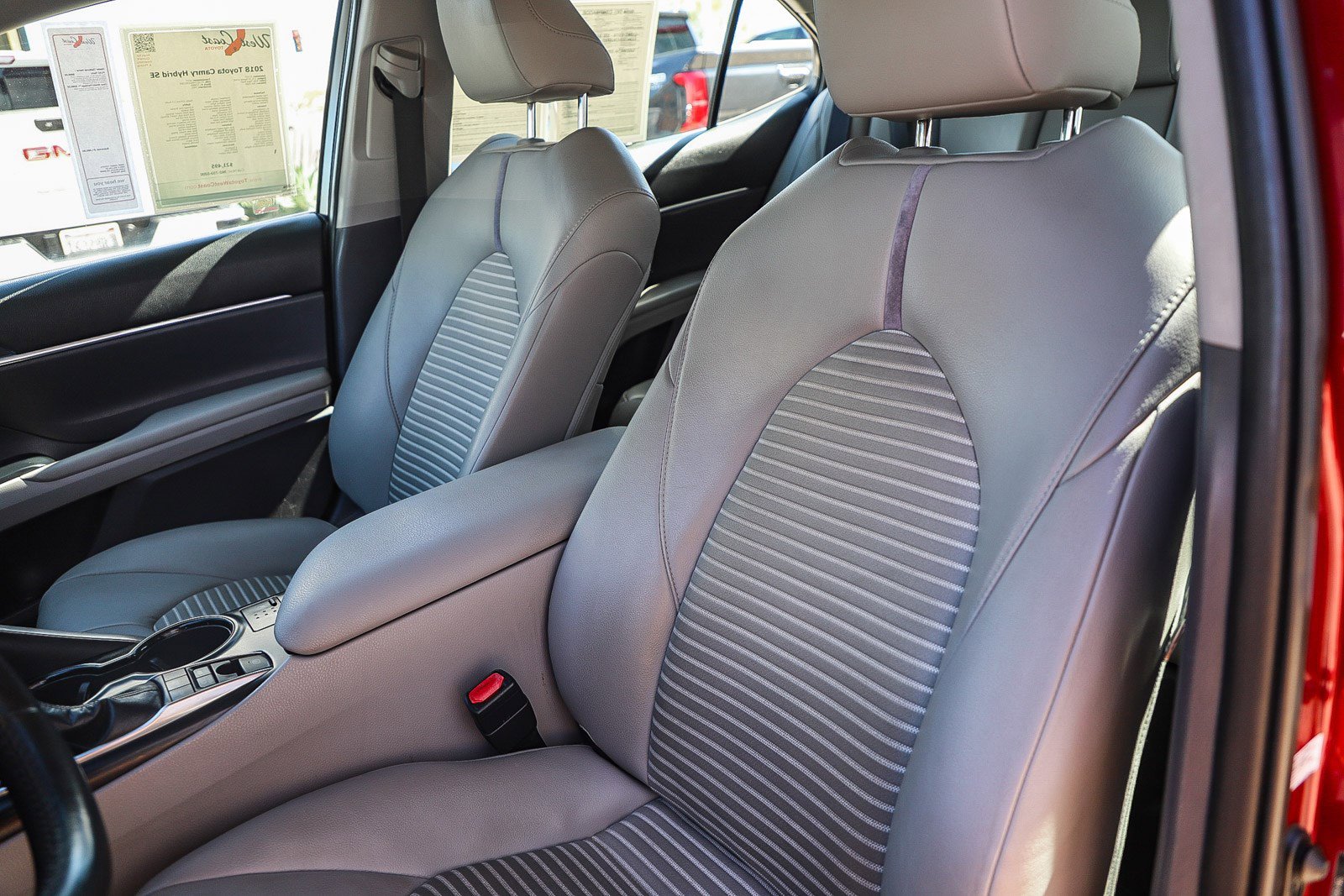 Used 2018 Toyota Camry SE FWD image 23