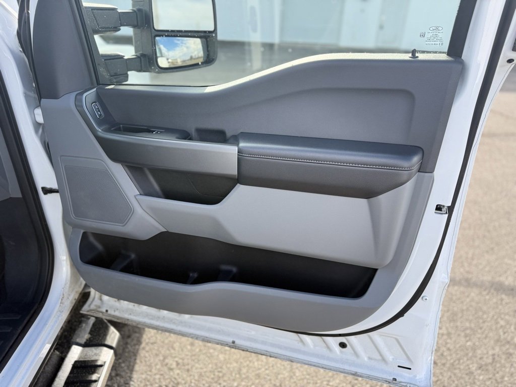 Used 2025 Ford F250 XLT image 44