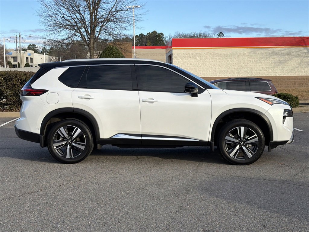 Used 2024 Nissan Rogue SL w/ SL Premium Package image 3