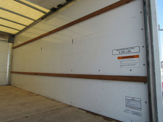 Used 2022 GMC Savana 3500 Extended w/ Power Convenience Package RWD image 17