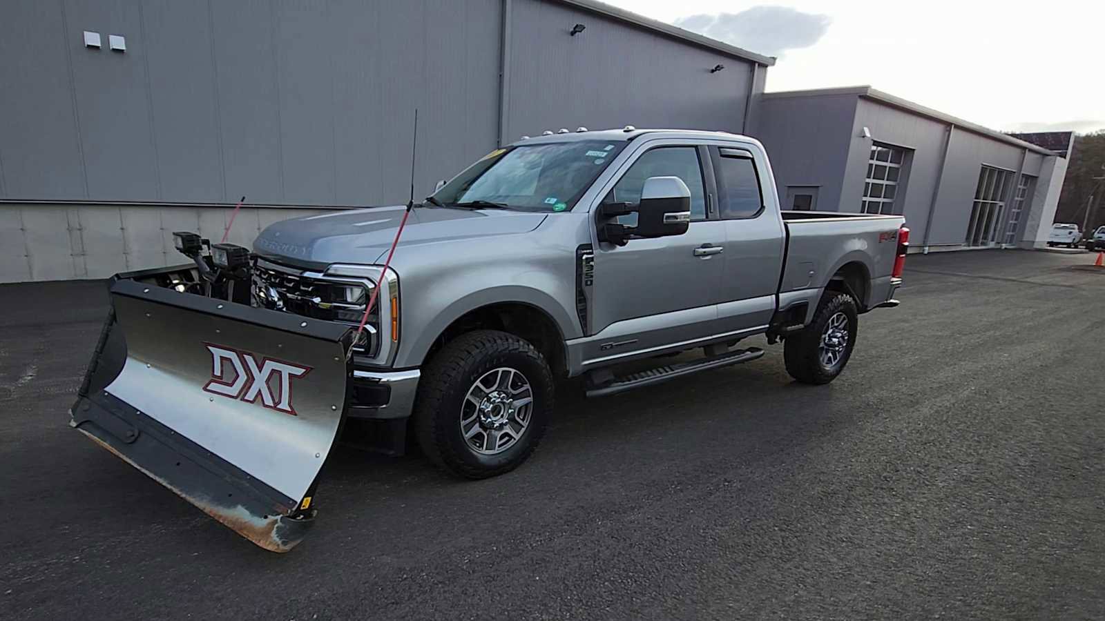 Used 2023 Ford F350 Lariat w/ FX4 Off-Road Package AWD/4WD image 4