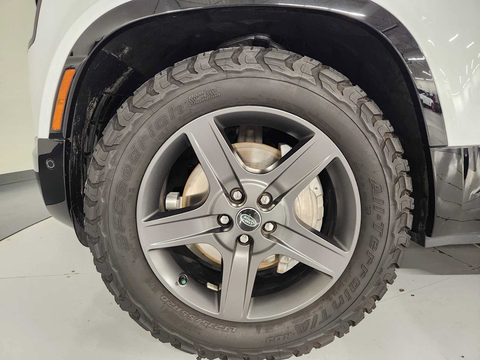 Used 2023 Land Rover Defender 130 X-Dynamic SE AWD/4WD image 8