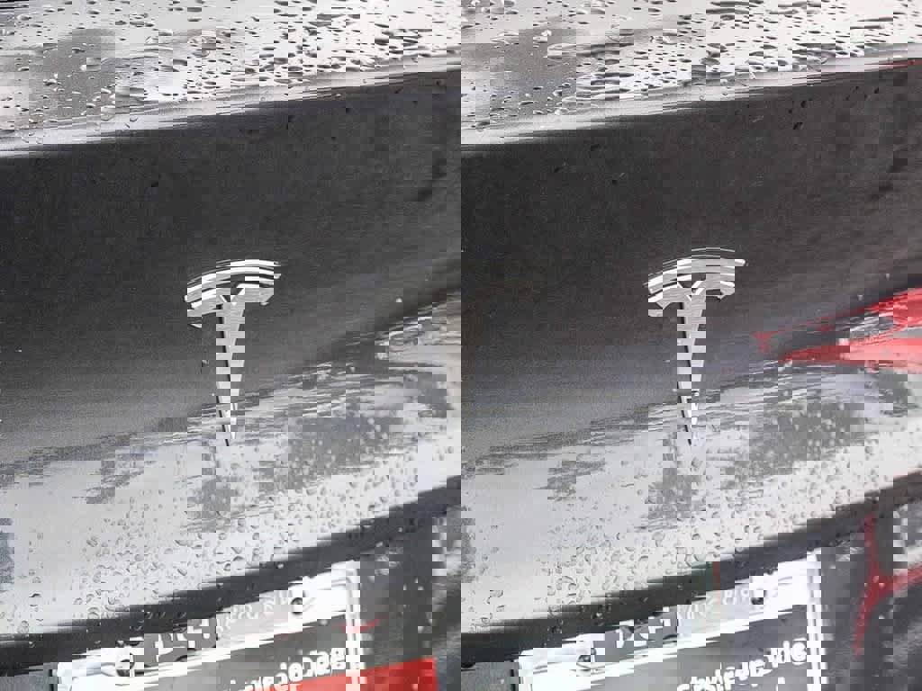 Used 2024 Tesla Model Y 2WD image 10