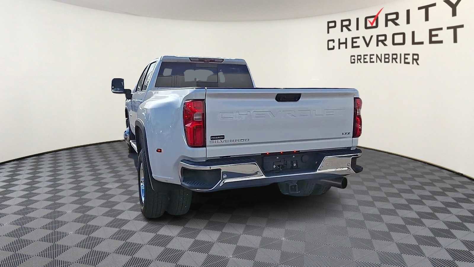 Used 2024 Chevrolet Silverado 3500 LTZ w/ LTZ Convenience Package image 7