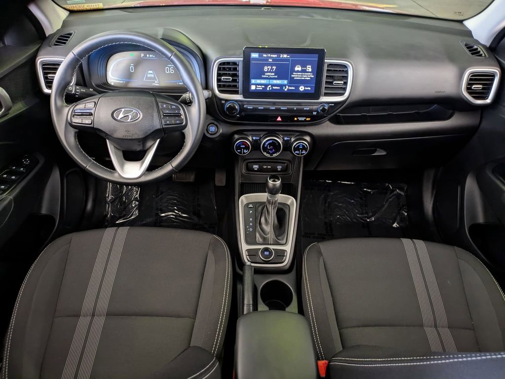 Used 2025 Hyundai Venue SEL FWD image 25