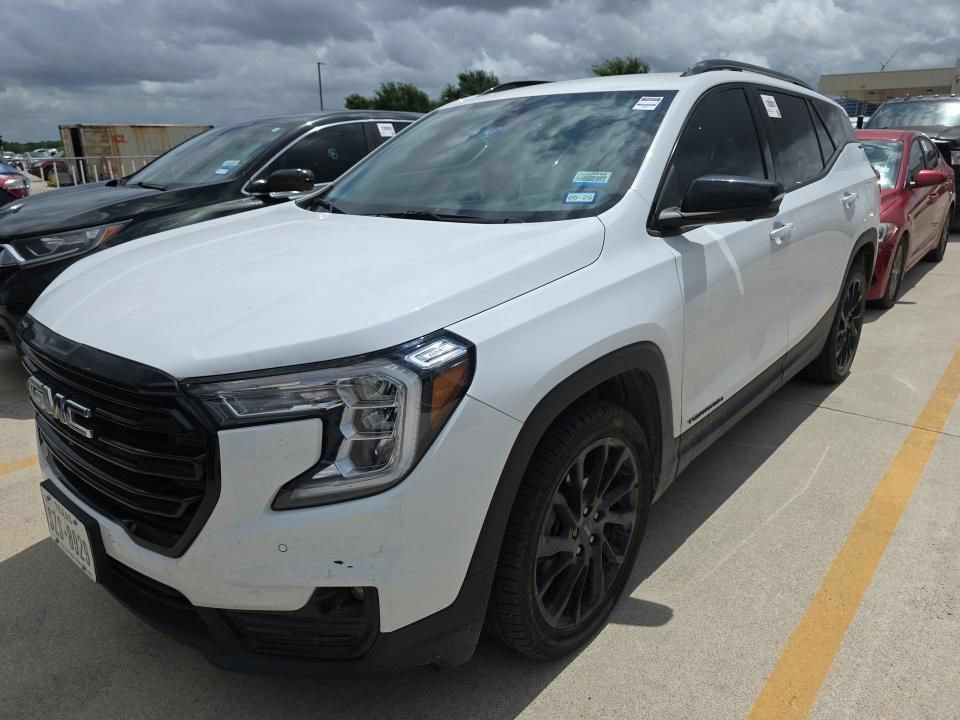 Used 2023 GMC Terrain SLT w/ Tech Package FWD image 2