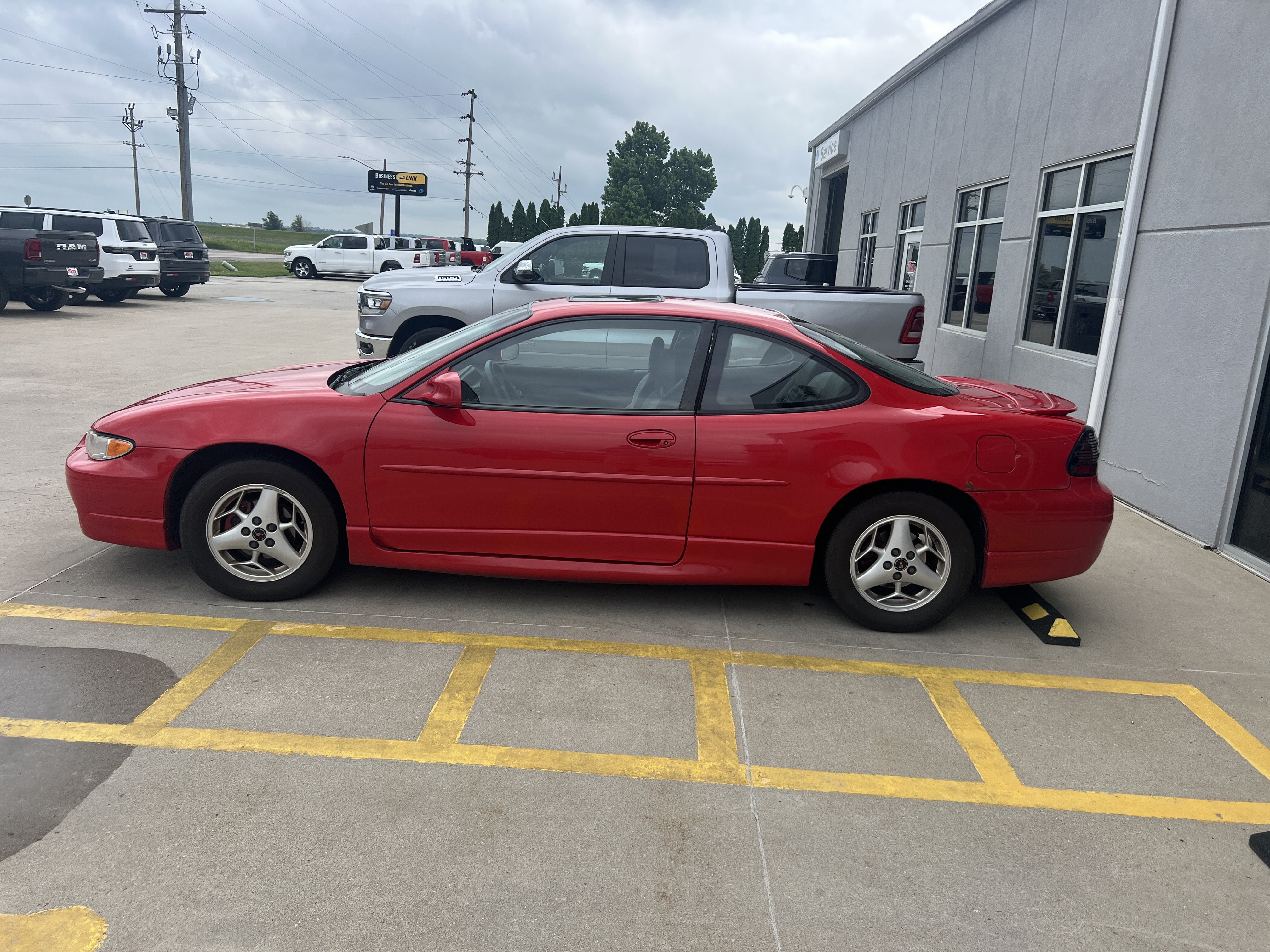 Used 2001 Pontiac Grand Prix GT w/ Opt Pkg 1 FWD image 1
