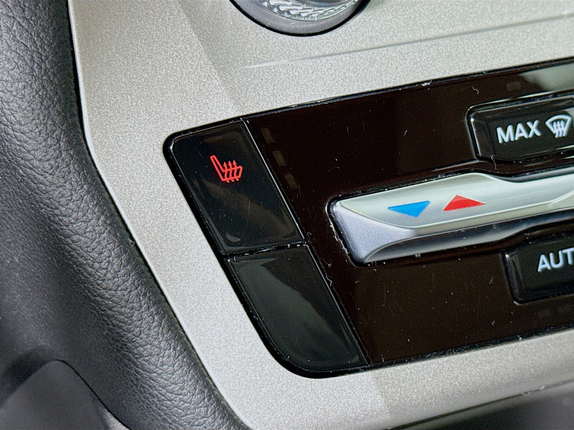 Used 2022 Ford Explorer XLT image 24