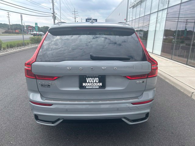 Used 2024 Volvo XC60 B5 Ultimate w/ Protection Package Premier AWD/4WD image 4