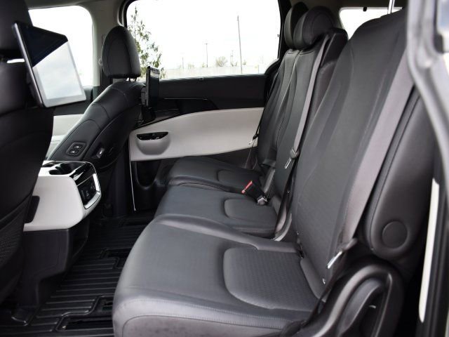 Used 2024 Kia Carnival SX Prestige image 20